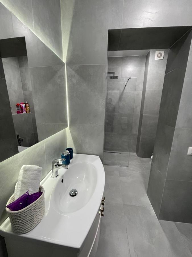 Lovely Apartment Тирана Екстериор снимка